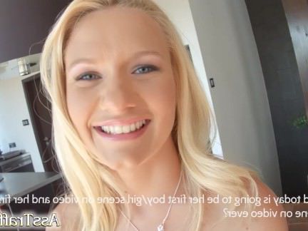 Анальное Порно Хорошенькая блондиночка очень переживала перед первым анальным сексом секс видео бесплатно